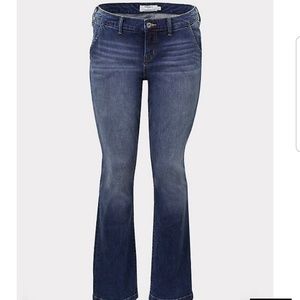 Medium wash 18 tall boot cut Jean EUC